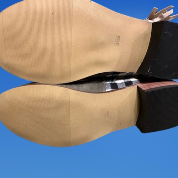 💗HOST PICK💗 Distressed Plaid & Fringe Bootie  4145 NWT Boutique - Picture 6 of 9